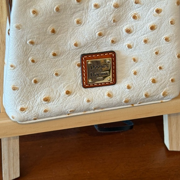 Dooney & Bourke Cream Crossbody Bag with Coin Purse - Picture 8 of 10
